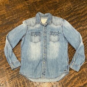 American Eagle Outfitters Vintage Denim pearl snap Shirt